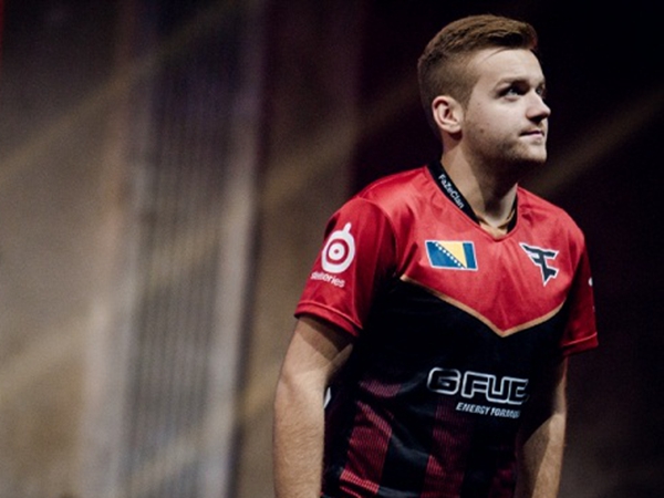 GRF替补选手就是无法击败主力选手！ Hope Jinx追杀并击杀了 Anyone's Legend 并在一个月内两次击杀 Top Esports