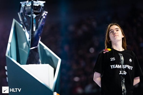 LPL官方发布对晴天的处罚公告！罚款5万元，停用韩服账号近十个月！