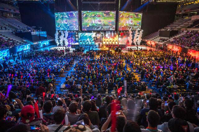 王者荣耀六周年CG【荣耀同行】：英雄们邀你共赴未来