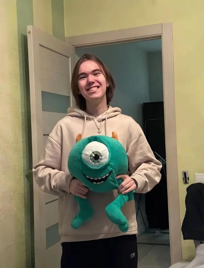 关泽源观看了 cvMax 加入 JD Gaming ：我想看看老麦如何管理 Ale 和老勋。最受期待的一集