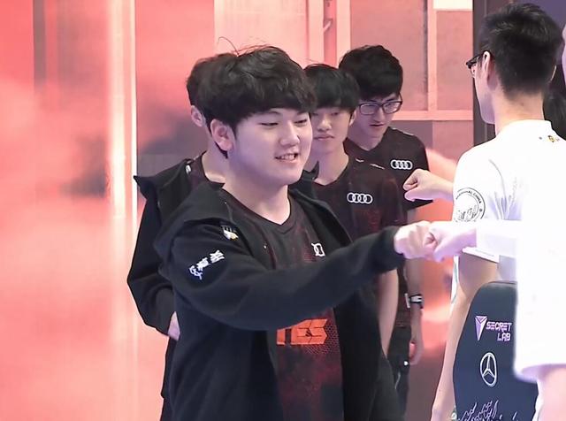 Anyone's Legend 发布了阵容和第一阶段常规赛的赛程：首场比赛将在16日对阵 LGD Gaming