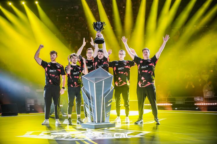 iG群访 YSKM：这个版本肯定团队英雄优先 Bin选手也是这样玩的